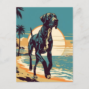 Great dane vid en tropisk strand under solnedgånge vykort