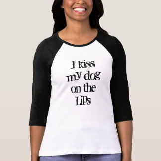 Great danevänner kysser jag min hund på läppar tee