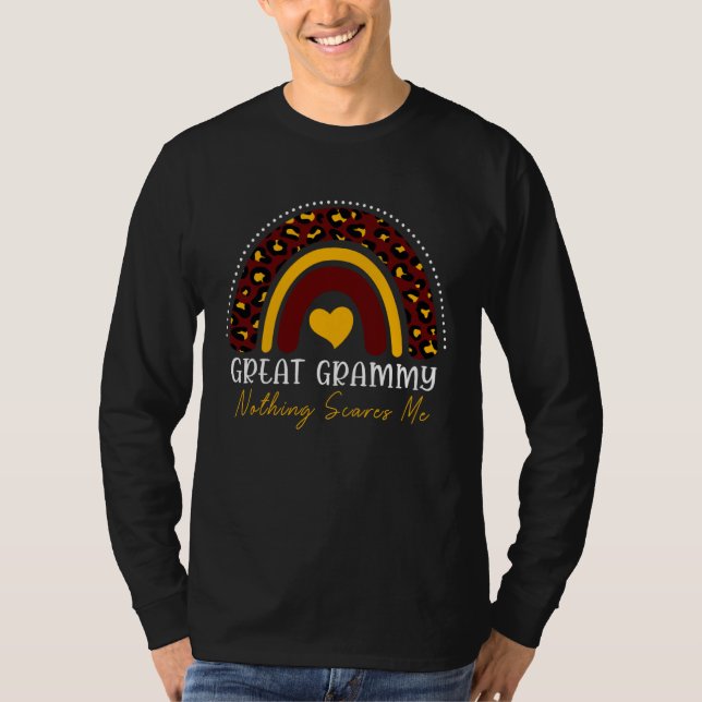 Great Grammy Nothing Scares Me Cute Leopard Rainbo T Shirt (Framsida)