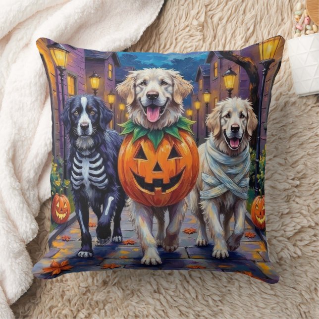 Great Pyrenees Halloweenkostym för trick-or-treati Kudde (Filt)