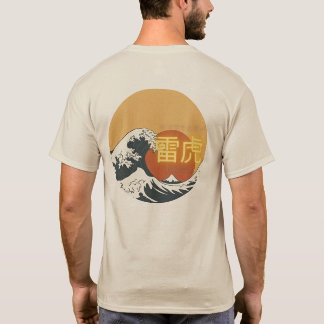 Great Wave & Neon Kanji – Retro Japanese Fuji Des T Shirt (Baksida)