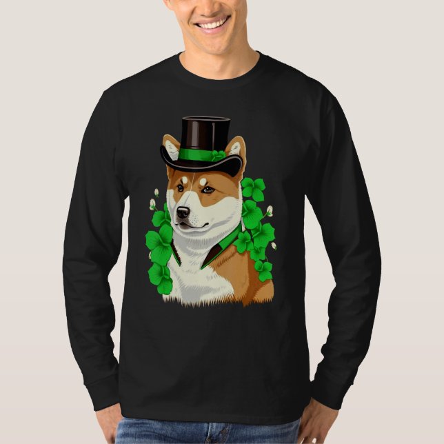 Green Akita Inu shamrock on St Patricks Day Akita  T Shirt (Framsida)