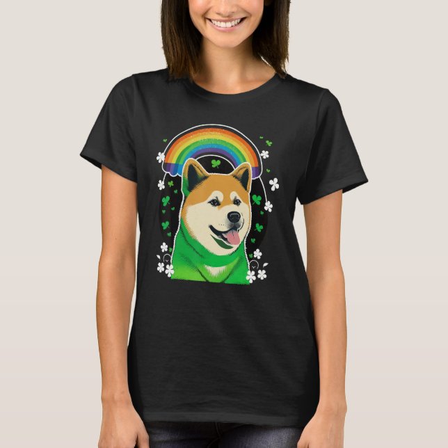 Green Akita Inu shamrock on St Patricks Day Akita  T Shirt (Framsida)