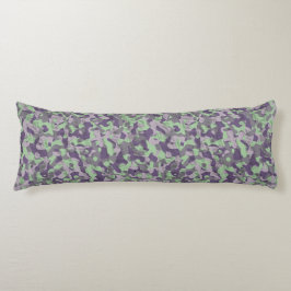 green and purple camo abstract kroppskudde