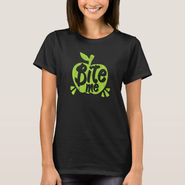 Green Apples Bite Me Distressed Apple Lovers Premi T Shirt (Framsida)