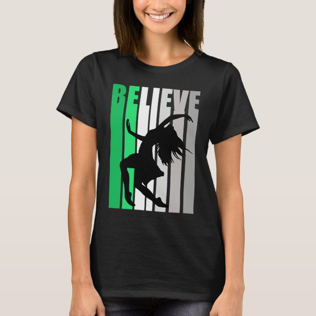 Green Believe Motivating Girls Dance Retro Graphic T Shirt (Framsida)