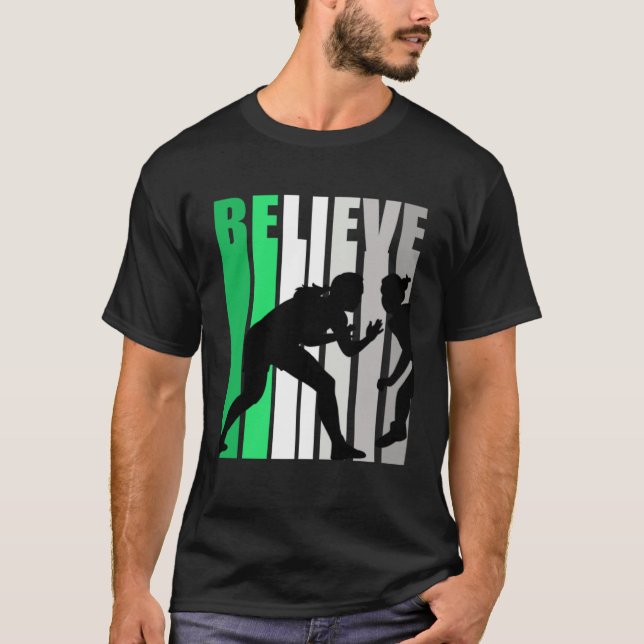 Green Believe Wrestling Motivating Girls Team Retr T Shirt (Framsida)