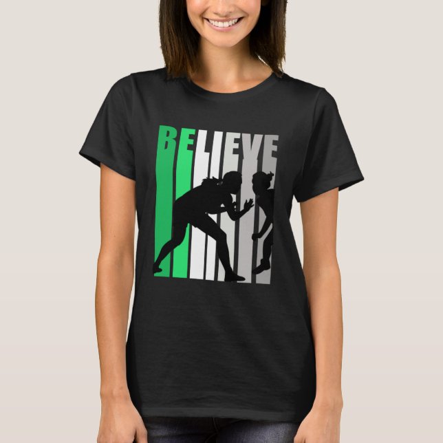 Green Believe Wrestling Motivating Girls Team Retr T Shirt (Framsida)