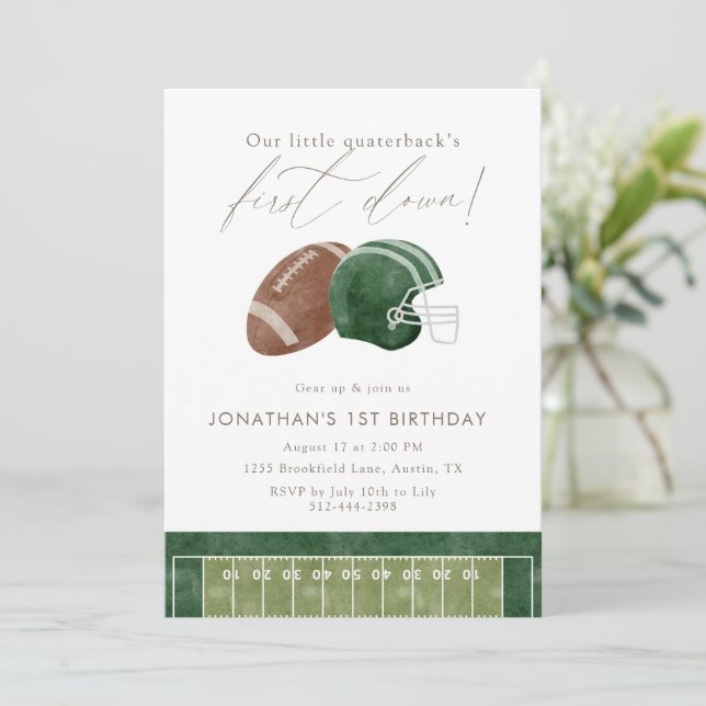 Green Football Helmet First Birthday Inbjudningar (Stående Fram)