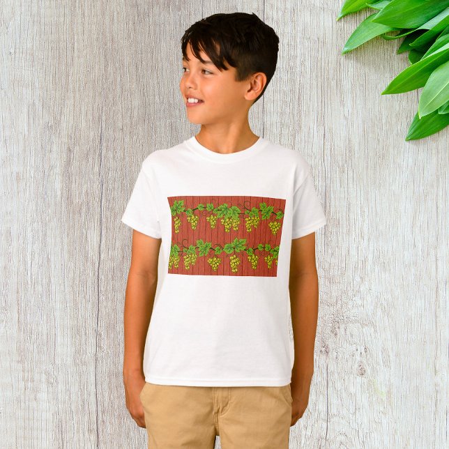 Green Grape Vine Pattern on Rustic Wood T Shirt (Skapare uppladdad)