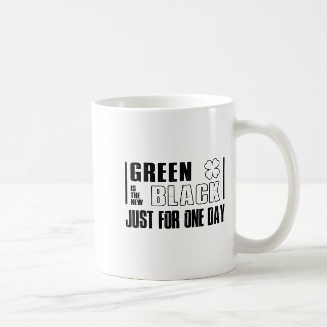 Green Is The New Black Funny St. Patrick's Day Quo Kaffemugg (Höger)