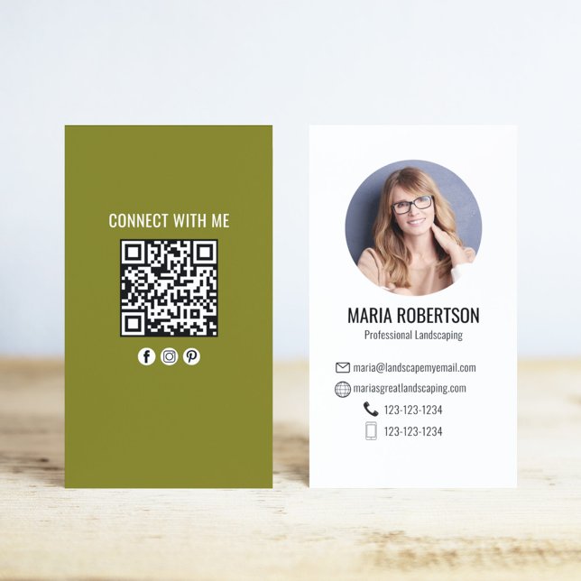 Green Modern Business Photo QR Code Business Card Visitkort (Green business card template with photo and QR code.)