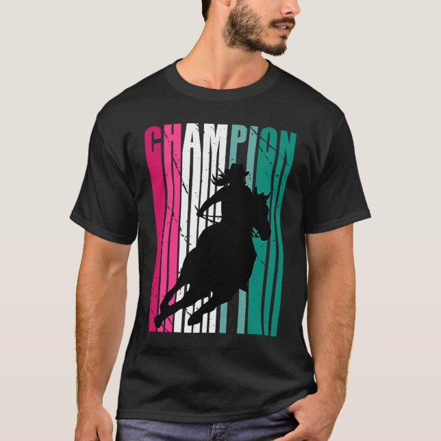 Green Rodeo Champion Cowgirl on Horse Barrel Racin T Shirt (Framsida)