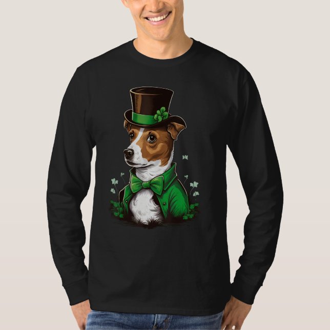 Green shamrock on St Patricks Day Jack Russell Ter T Shirt (Framsida)