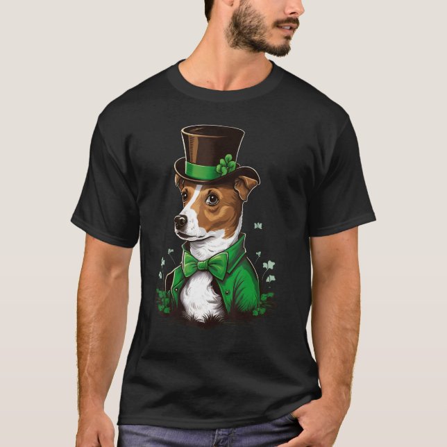 Green shamrock on St Patricks Day Jack Russell Ter T Shirt (Framsida)