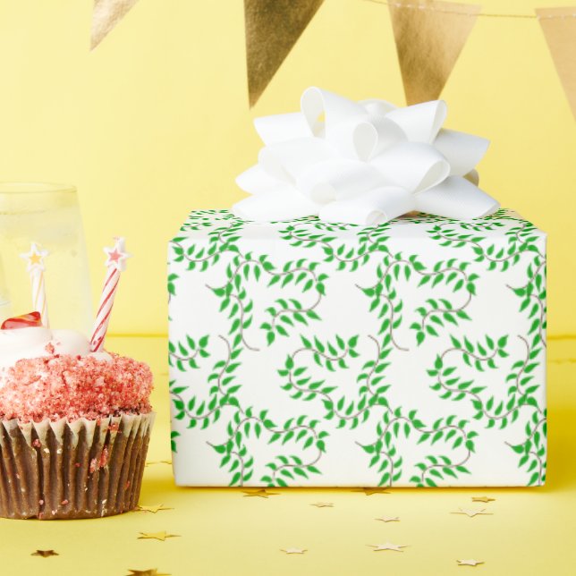 Green vines on white presentpapper (Födelsedagsfest)