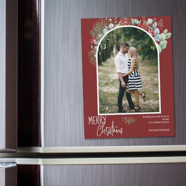 Greenery God jul Arch Photo Burgundy (You will love these beautiful Christmas cards! They feature botanical watercolor pine and berries.)