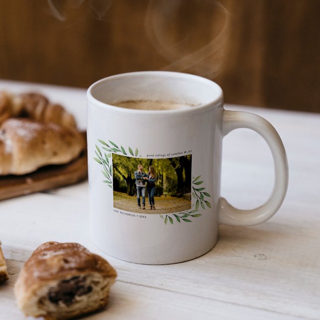 Greenery Photo Modern Jul Watercolor Kaffemugg (Good tidings message with family name and year with watercolor leaves on each side of the photo.)