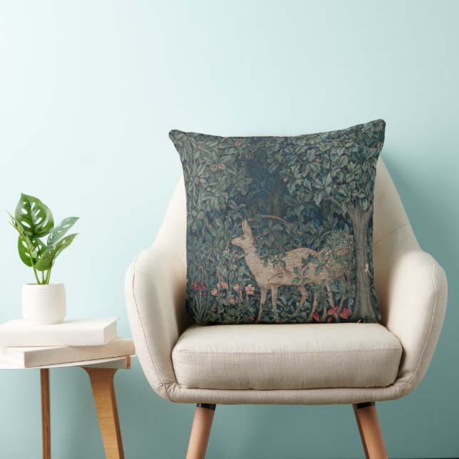 Greenery, Victorian Era Tapestry by Henry Dearle Kudde (Stol)