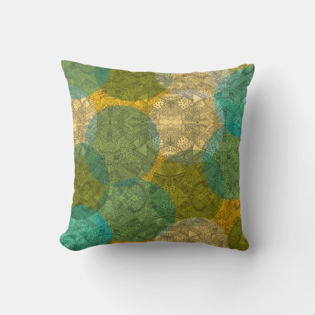 Greens and yellow Symmetrical Doodle Mandala  Kudde (Framsida)