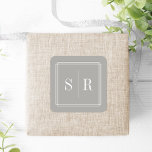 Greige Bröllop Monogram Fyrkantigt Klistermärke<br><div class="desc">Klassiska och elegant bröllop monogramklistermärken är perfekt för att försegla inbjudningskomponenter,  favoriter med mera. Chic och enkel design i neutralten Greige grått-beige har initialer,  monogram eller duogram som är framtagna med ett tunt geometriskt gräns i vitt. Designad att samordna med vår tidslösa insamling av bröllop.</div>