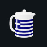 Grekisk Flagga Tekanna<br><div class="desc">Lägg till en grekisk elegans i din teinsamling med vår exklusiv tekanna som visar flagga Grekland! Denna tekanna, som är uppgjord med stor noggrannhet, är mer än bara en funktionell fråga. Den är en firande av det grekiska kulturarvet och det grekiska pridet. Den vackra utformningen visningar på ett framträdande sätt...</div>