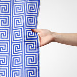 Grekiska Meander Nyckel Squares Mönster Blue Sjal<br><div class="desc">Elegant,  snyggt och sofistikerat grekiskt mönster i blått och vitt färg. Modern gåva och trendig,  perfekt för älskare i Medelhavsområdet i ert liv.</div>