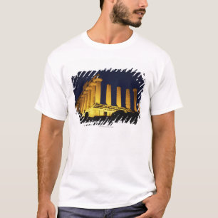 Grekiskt tempel på natten med gula och orangar tee