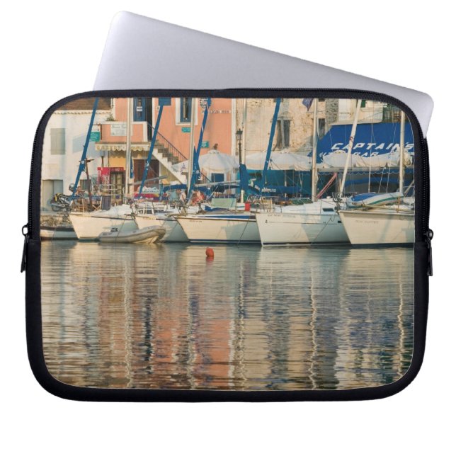 GREKLAND, Joniska öarna, KEFALONIA, Fiskardo: Laptop Fodral (Framsidan)