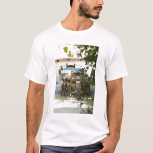 Grekland, Kreta, Hania provins, Vamos: Kaffebord Tee Shirt