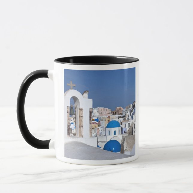 Grekland, Santorini. Klocktorn och blå kupoler av  Mugg (Vänster)