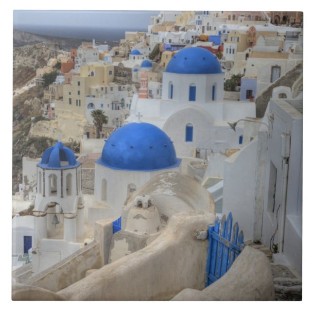 Grekland, Santorini. Klocktorn och blå kupoler på  Kakelplatta (Framsidan)