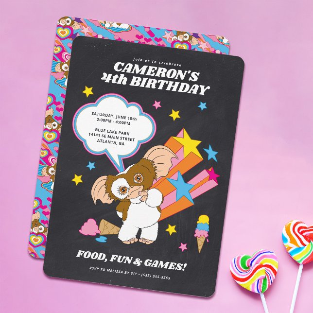 Gremlins | Gizmo Chalkboard Birthday Inbjudningar (invitation on table)