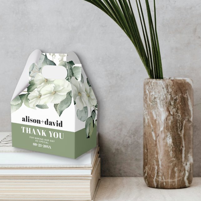 Gren, grönaktiga vita blommor typografi bröllop presentaskar (Skapare uppladdad)
