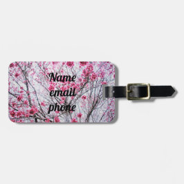 Grenar och blommor från ett Cherry Träd Bagagebricka