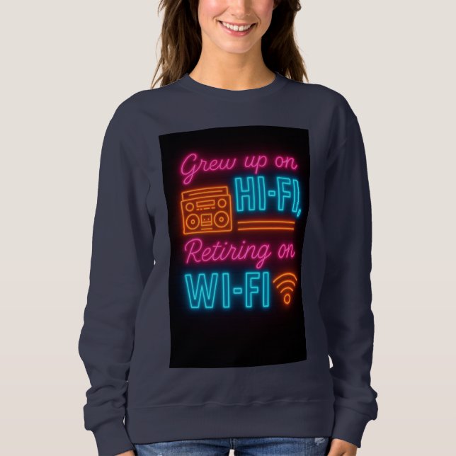 Grew up on Hi-Fi, Retiring on Wi-Fi T Shirt (Framsida)