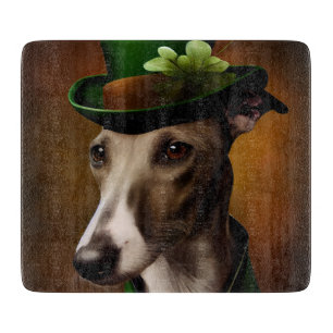 Greyhoundhund i St. Patricks dags dräkt