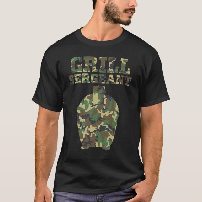 Grill sergeant Camo Kamado BBQ Gift Militär T Shirt (Framsida)
