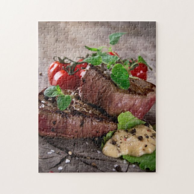 Grillade bbq-steaks med nya örter och tomater pussel (Vertikal)