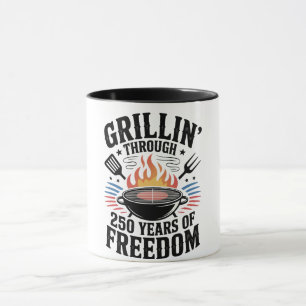 Grillar igenom 250-årsfirande Freedom Grill 4 juli Mugg