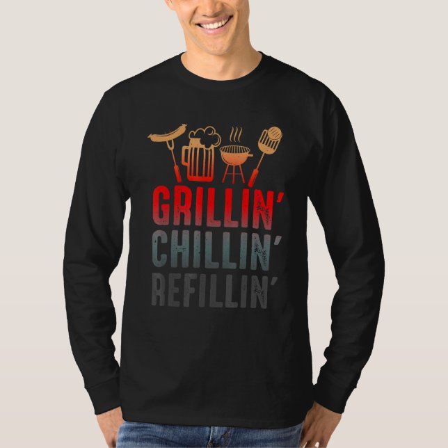 Grillin Chillin Refillin Barbecue Smoking Cookout T Shirt (Framsida)