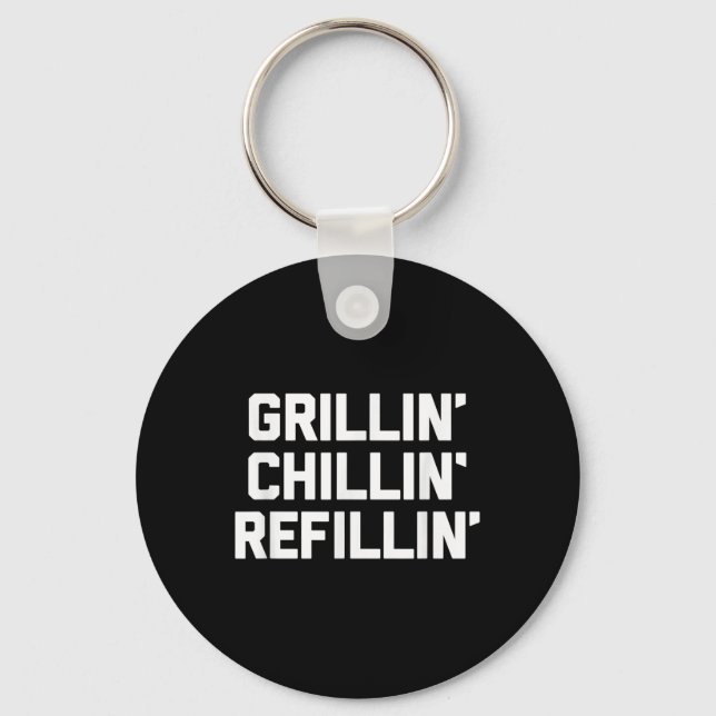 Grillin, Chillin, Refillin - Funny Barbecue Grilli Nyckelring (Framsida)