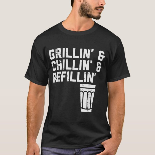 Grillin Chillin Refillin Funny Bbq Grill Drinking  T Shirt (Framsida)