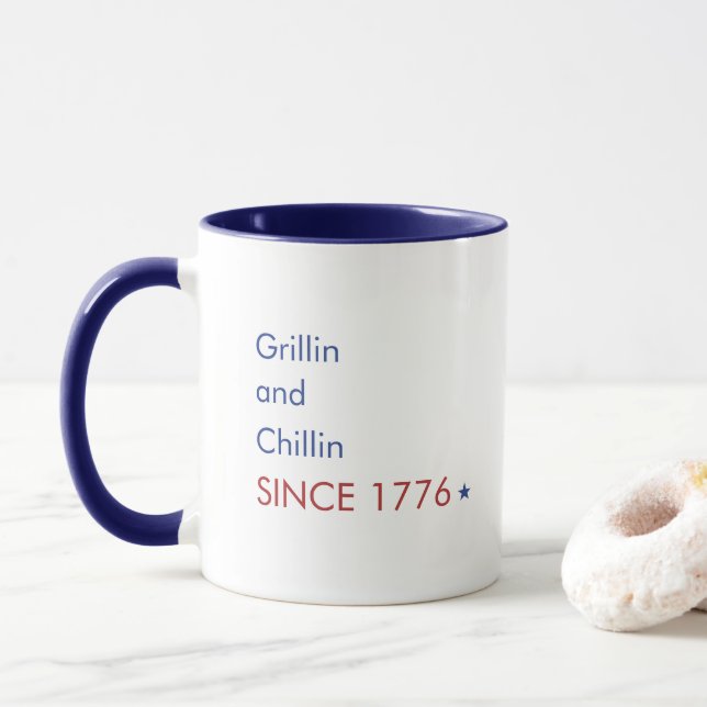 Grillin och Chillin sedan 1776 lustig 4 juli Mugg (Med munk)
