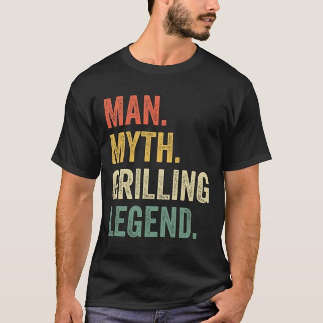 Grilling Bbq Funny Man Myth Grill Legend Fathers D T Shirt (Framsida)
