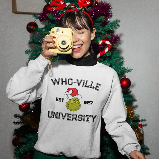 Grinch | WHO-ville Universiteten Est 1957 T Shirt (Person wearing sweater)