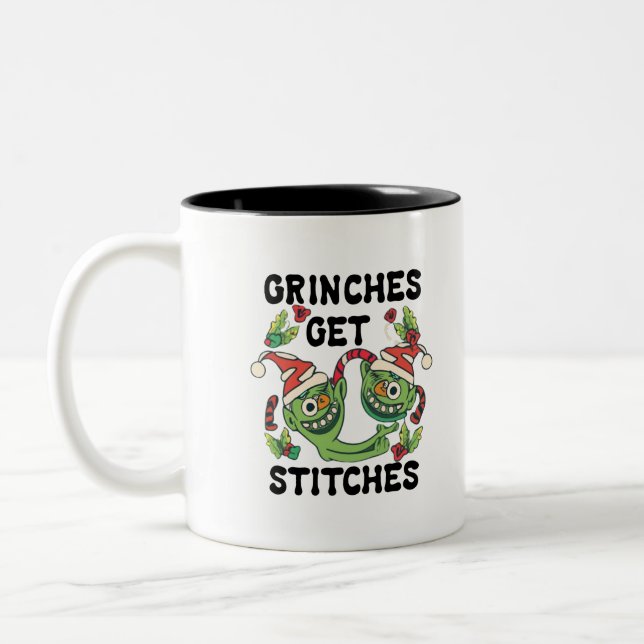 Grinches Get Stitches Julgrafiklösningar Två-Tonad Mugg (Vänster)