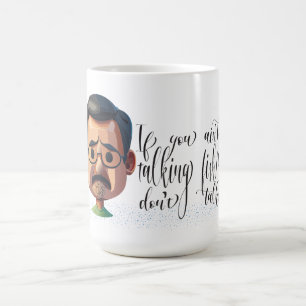 Grinig gammal man som pratar fiske kaffemugg