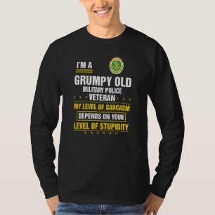 Grinig gammal militärpolisveteran fader dag jul t shirt