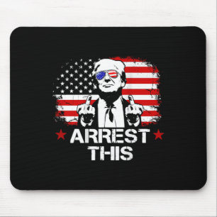 Grip den här Trump Finger Pro Trump-Flagga i Ameri Musmatta